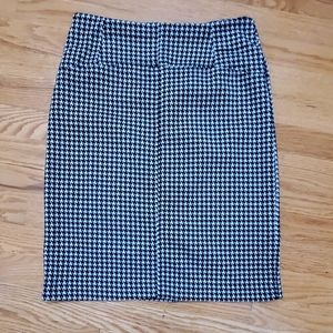 Black and white pencil skirt. Excellent condition!